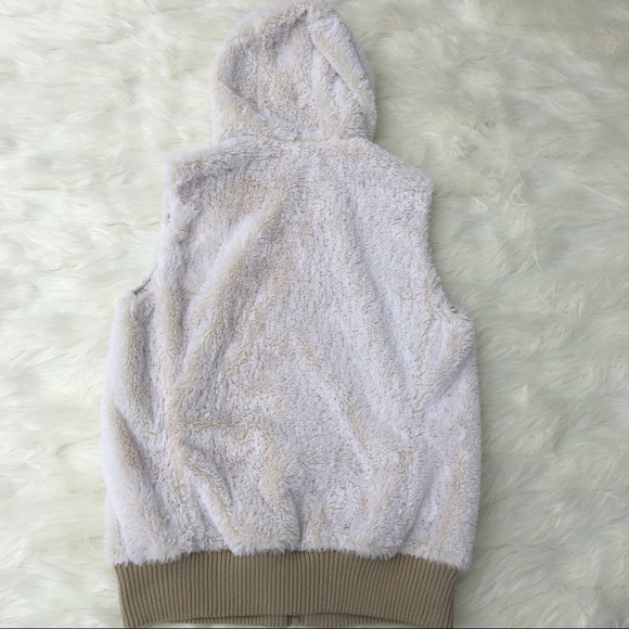 Patagonia faux fur hooded vest - Picture 7 of 7